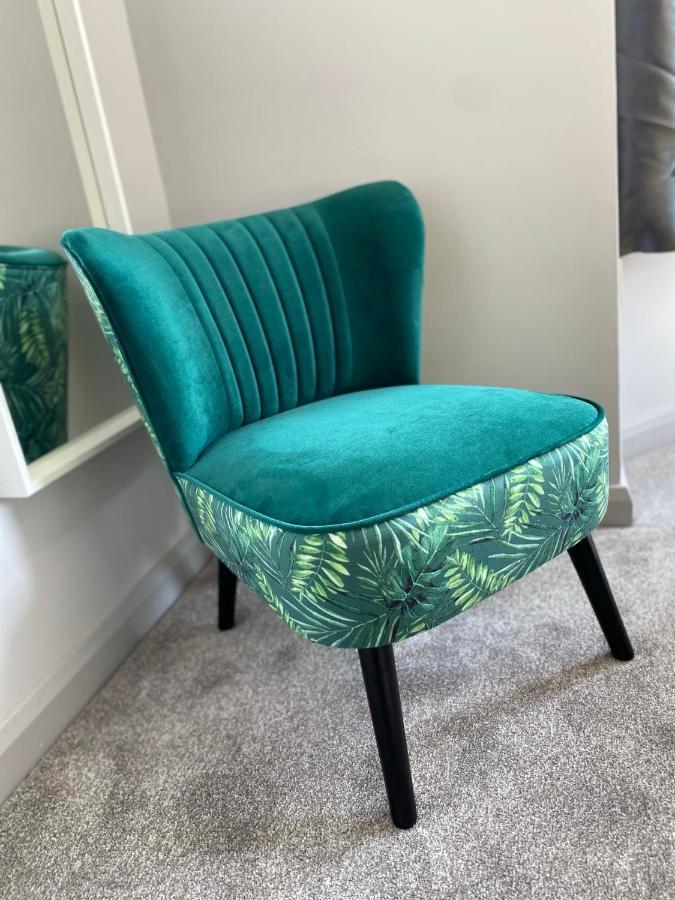 Apartamento Trendy Stylish Apartment! - 5 Minute Walk To The Beach! - Great Location - Parking - Fast Wifi - Smart Tv - Newly Decorated - Sleeps Up To 6! Close To & Poole Town Centre & Sandbanks *